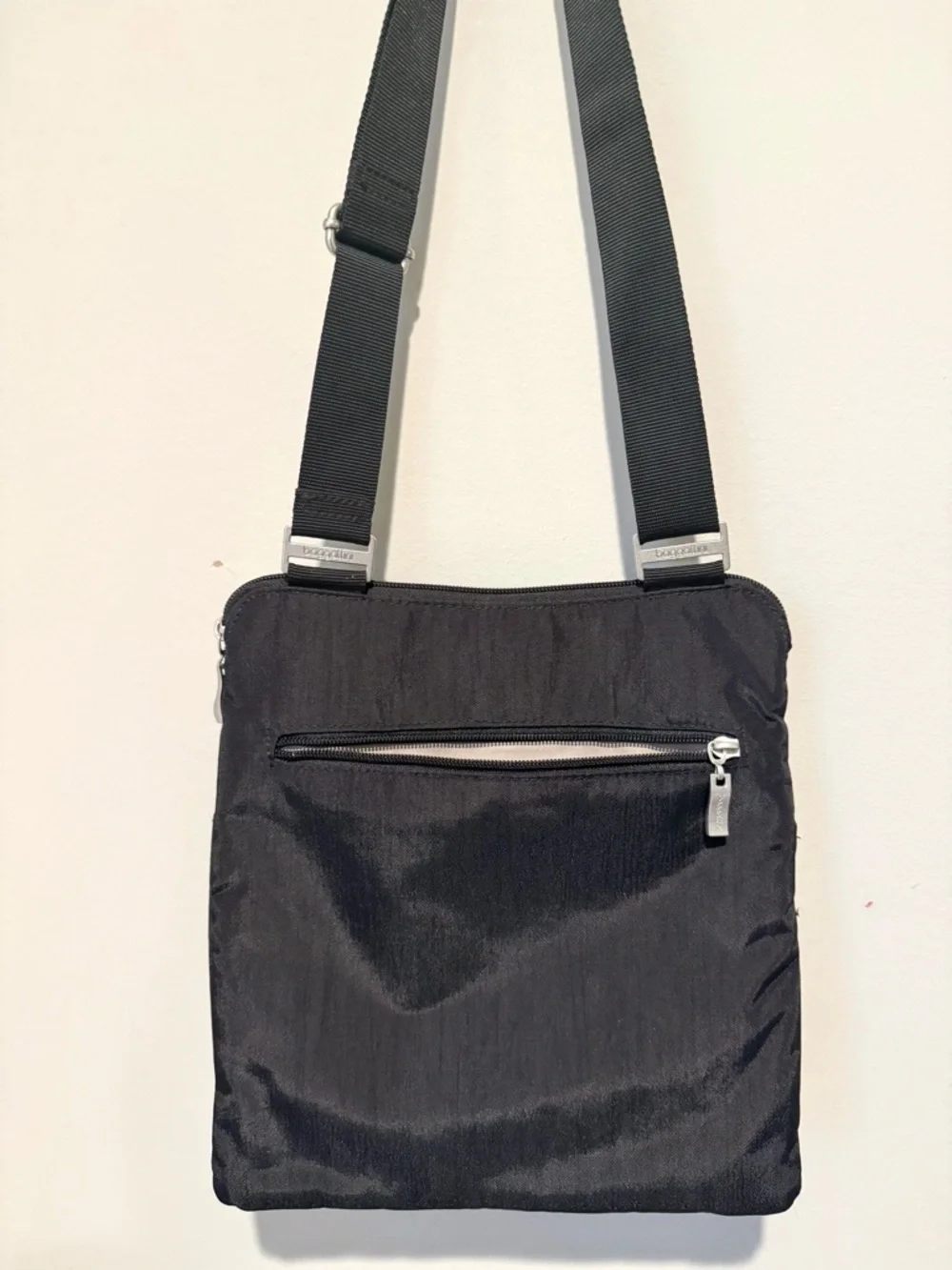 Baggallini Black Horizon Lightweight Crossbody Messenger Bag Travel Nylon - Picture 5 of 5